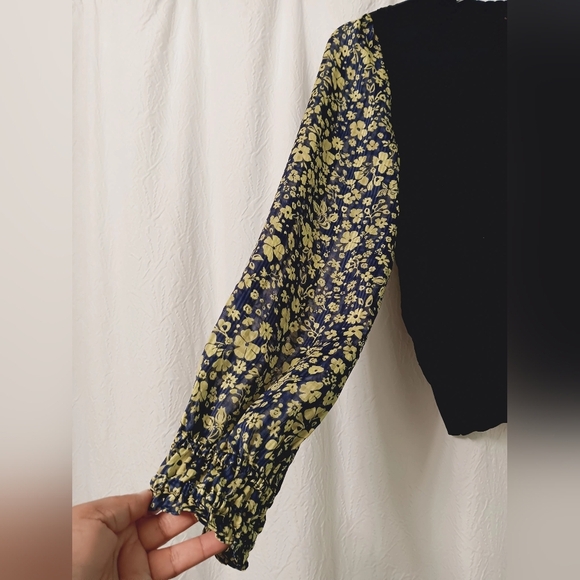 NWT Anthropologie Current Air Los Angeles Floral Sleeve Navy Blue Top Size L - Picture 3 of 13